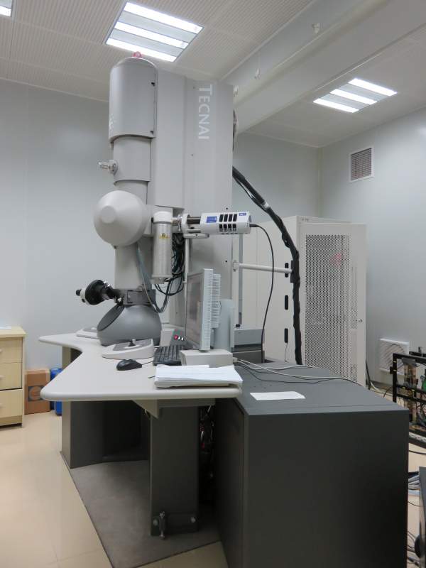 场发射高分辨透射电镜 HRTEM型号：FEI Tecnai G2 F30